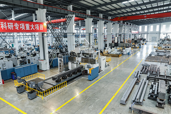 CNC gantry five-sided milling large part processing center workshop